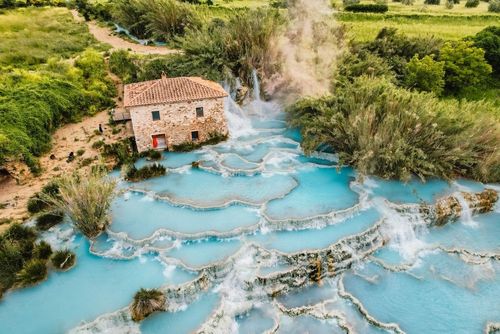 Oubliez la mer cet été ! Cap sur les plus beaux thermes d’Europe pour se ressourcer autrement
