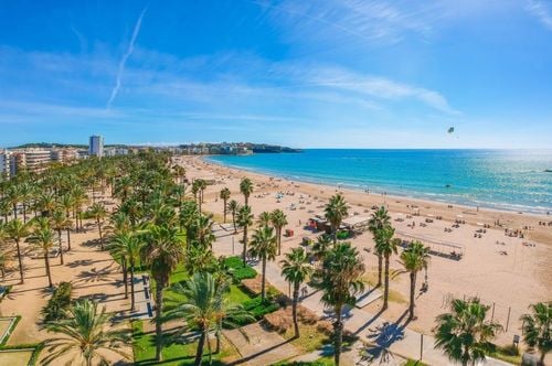On a repéré ce bon plan : partez à Salou dès 285€ pour 4 personnes, vols + hôtel à 200 m de la plage ! 