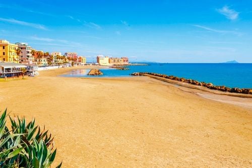 Envie de piquer une tête ? 5 plages où se baigner non loin de Rome