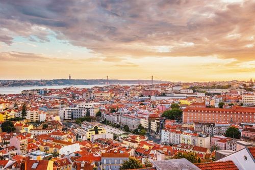Ponts de mai : où s'évader au soleil sans se ruiner ? 4 destinations pas chères pour un city-break à petits prix !