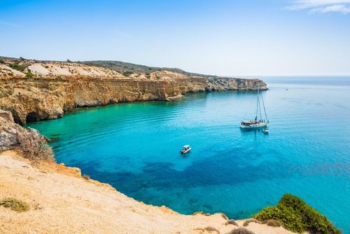 Il n’y a pas que Mykonos, Paros et Santorin aux Cyclades ! Découvrez 5 îles plus préservées mais toutes aussi belles