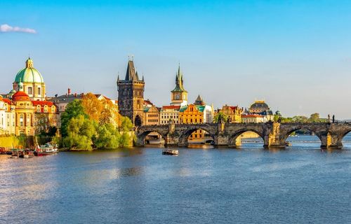 Ponts de mai : 5 destinations où s’envoler pour moins de 200 € depuis Paris 
