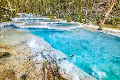 Dans le Var, ces incroyables piscines naturelles sont le spot parfait pour se rafraîchir cet été !