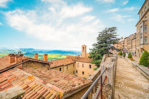 Connaissez-vous le troisième plus petit pays d’Europe, un trésor caché entre histoire et nature ?