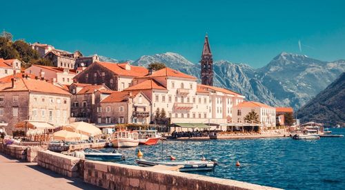Loin des stations balnéaires touristiques du Monténégro, découvrez ce petit village préservé au cœur des Bouches de Kotor !