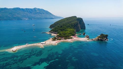 Surnommée le Hawaï de Budva, cette île au large du Monténégro est un petit paradis !