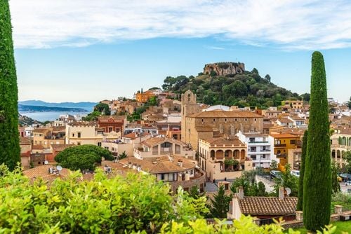 Ce village espagnol aux criques paradisiaques offre des paysages authentiques (à l'écart de la foule de la Costa Brava) !