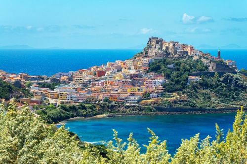 On a repéré ce bon plan : partez en Sardaigne pour 7 nuits, avec vol inclus et hébergement en résidence à partir de 270 € !