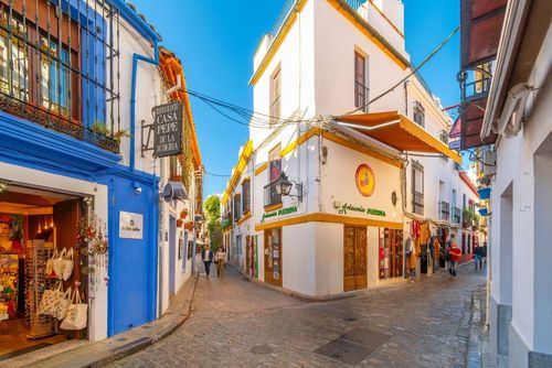 Cette petite ville blanche pleine de charme est LA pépite à découvrir en Andalousie !