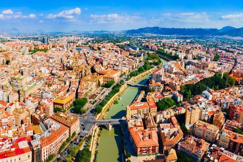 Oubliez Barcelone, cette ville espagnole est tout aussi tendance et beaucoup moins chère !