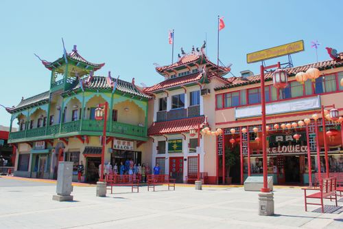 Tra decorazioni uniche, cucina squisita e monumenti simbolici... Scoprite la Chinatown della West Coast