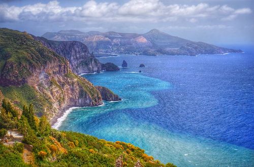 Oubliez Capri et la Sardaigne : cette île secrète d’Italie est un paradis à découvrir absolument !
