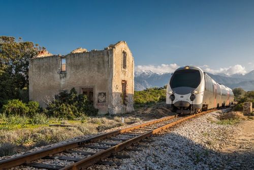 Ces 5 trains en France vous permettent d'admirer des paysages exceptionnels : embarquez-vite !