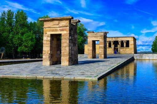 Saviez-vous qu'il existe un temple égyptien au coeur de cette grande ville d'Espagne ? Voici où le trouver