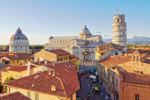 La légendaire Piazza del Duomo à Pise : un voyage au cœur de l'architecture médiévale