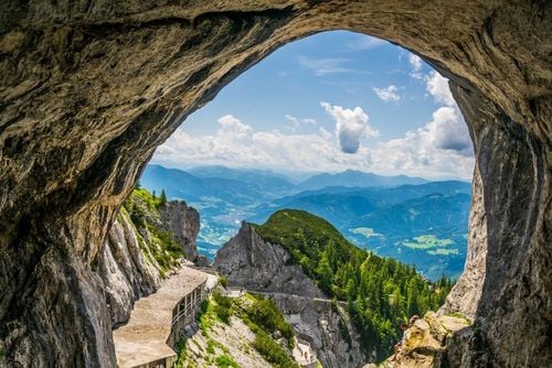 5 grottes impressionnantes à explorer aux quatre coins du monde (l'une d'elles est en France) ! 