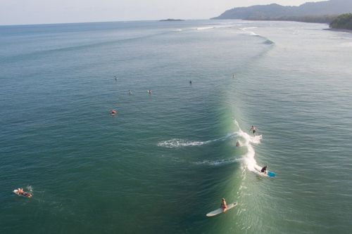 Surf, rafting ou ascension des volcans... ces 3 lieux sont incontournables pour les sportifs en voyage au Costa Rica !