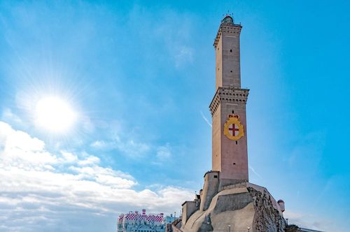 La Lanterna : la gardienne lumineuse de la Méditerranée