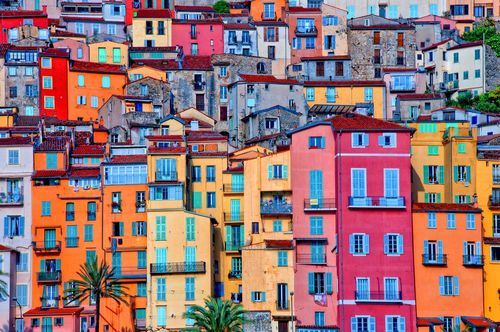 Ces 5 villages font partie des plus colorés de France (à découvrir en septembre ou en octobre)
