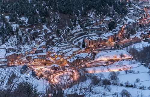 Les joies hivernales d’Andorre à la nuit tombée