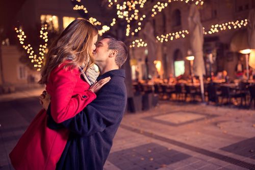 Champagne, amour et soirée scintillante : 3 villes accessibles depuis la France où fêter le Nouvel An en amoureux